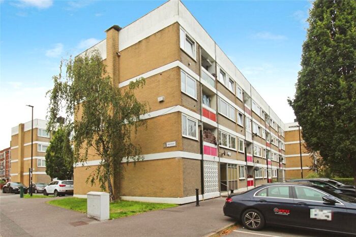 2 Bedroom Flat For Sale In Orchard Lane, Southampton, Hampshire, SO14