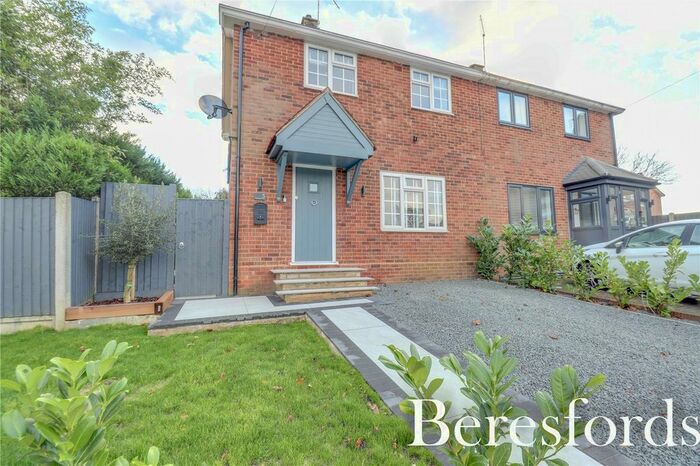 2 Bedroom Semi-Detached House For Sale In Greenstead Close, Hutton, CM13