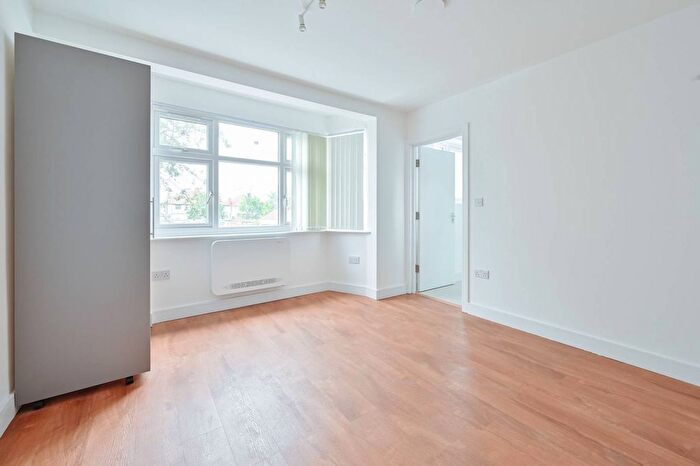 Studio To Rent In Preston Hill, Harrow, HA3