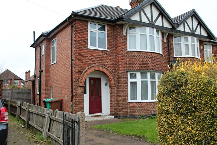 3 Bedroom Semi-Detached House To Rent In Hollinwell Avenue, Wollaton, Nottingham, NG8