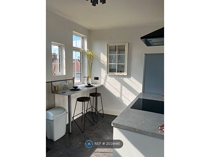 3 Bedroom Flat To Rent In Northfields Ave, London, W5