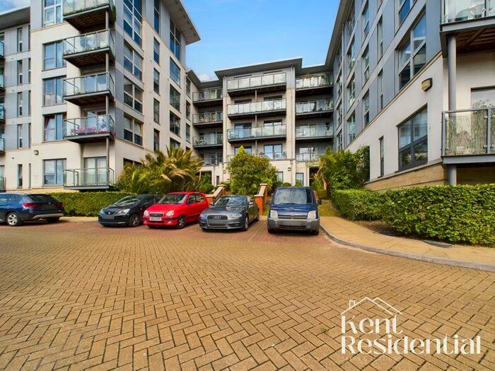 2 Bedroom Apartment To Rent In Mckenzie Court, Maidstone, ME14
