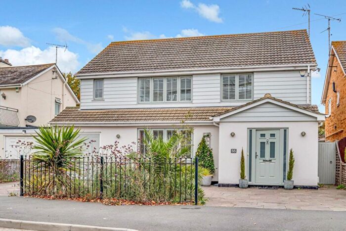 4 Bedroom Detached House For Sale In Colbert Avenue, Thorpe Bay, SS1