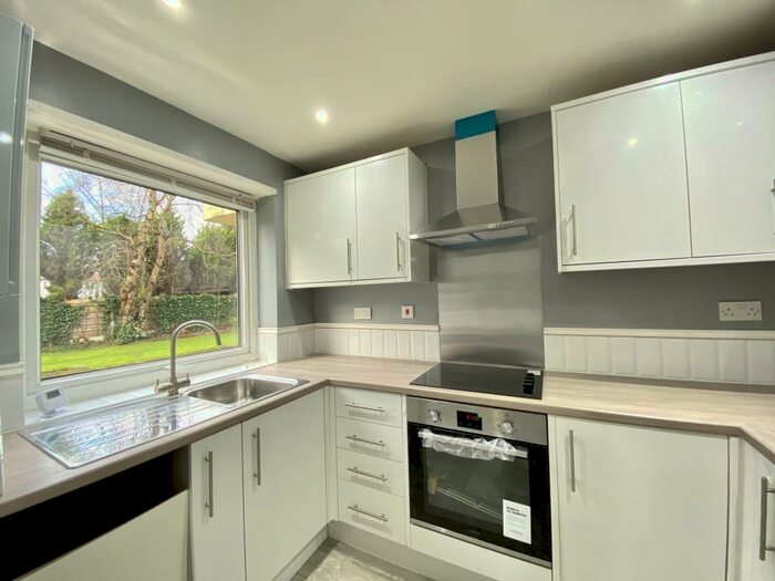 2 Bedroom Flat To Rent In Cloverley Court, Brooklands Road, Sale, ., M33