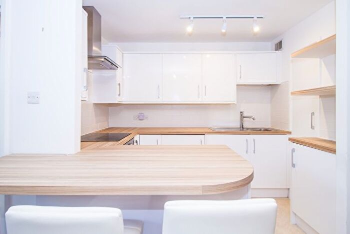 2 Bedroom Flat To Rent In Butler Close, Oxford, OX2