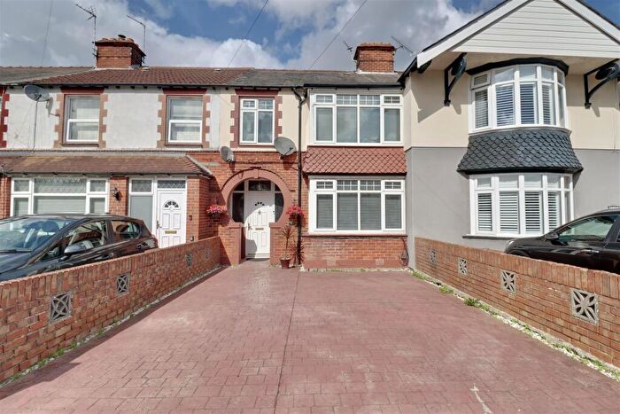 3 Bedroom Terraced House For Sale In Chatsworth Avenue, Portsmouth, PO6
