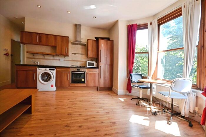 1 Bedroom Apartment For Sale In Oakfield Street, Roath, Cardiff, CF24