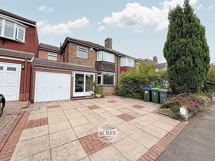 4 Bedroom Semi-Detached House For Sale In Peak House Road, Great Barr, Birmingham, B43