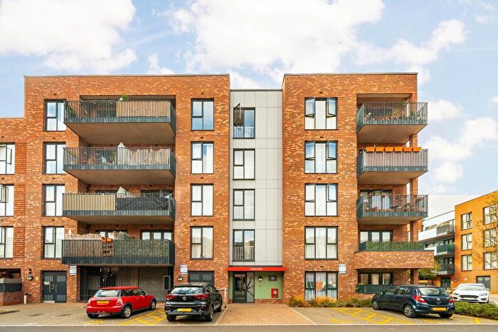 1 Bedroom Flat For Sale In Reynard Way, Brentford, TW8