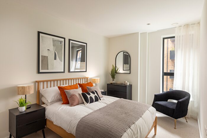 2 Bedroom Flat For Sale In Boston Road, Hanwell, W7