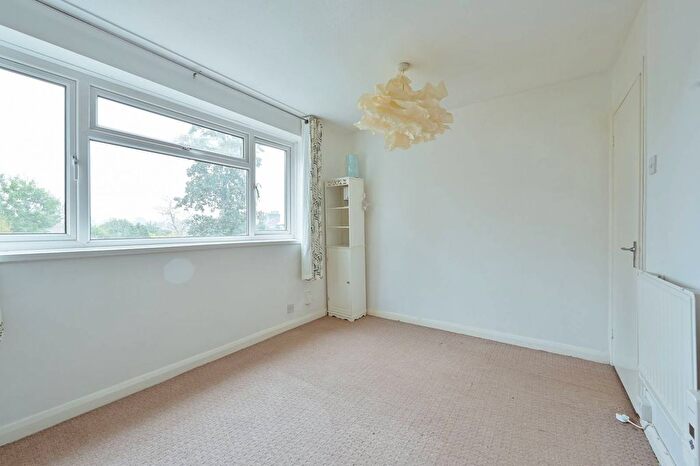 1 Bedroom Maisonette To Rent In The Larches, Bushey, WD23