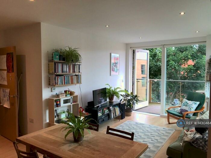 2 Bedroom Flat To Rent In Edmund Street, Camberwell, SE5