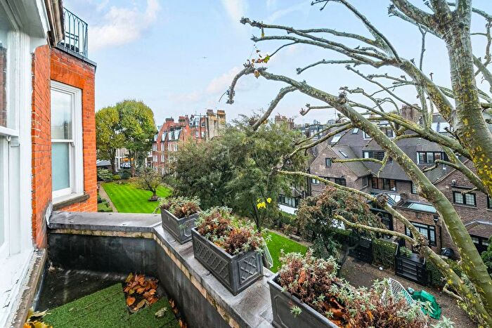 2 Bedroom Flat To Rent In Ormonde Gate, Chelsea, London, SW3