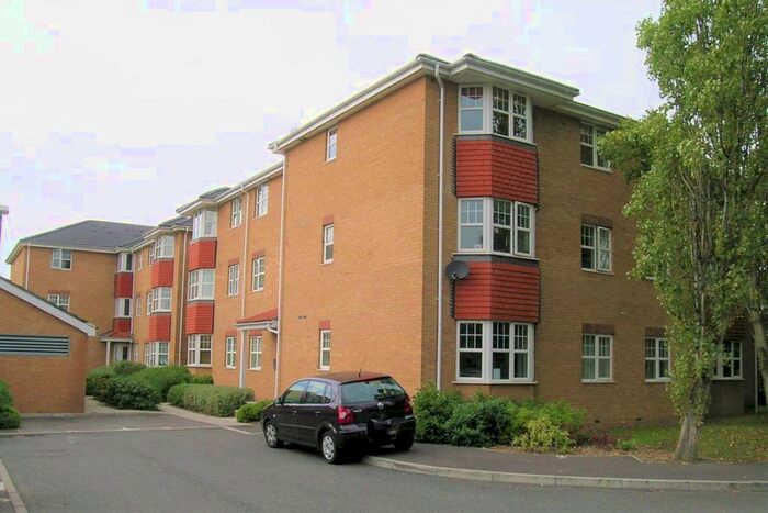 2 Bedroom Flat To Rent In Suffolk Close, Burnham, Slough, SL1