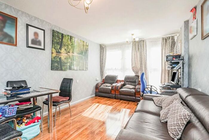 1 Bedroom Flat For Sale In St. Leonards Road, Poplar, London, E14