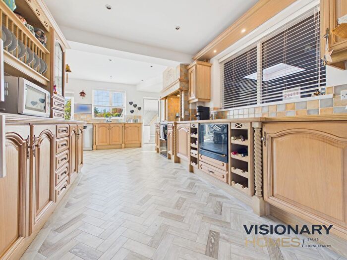 5 Bedroom Detached House For Sale In Stonnall Road, Walsall, WS9