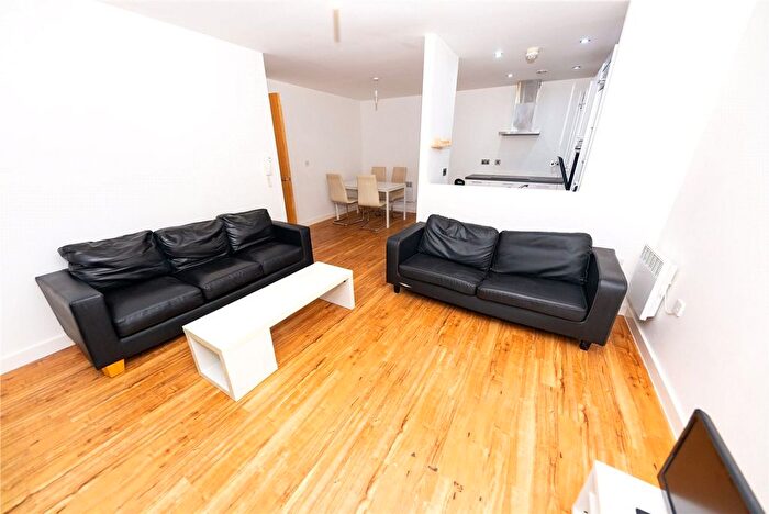 3 Bedroom Flat To Rent In Plaza Boulevard, Liverpool, L8