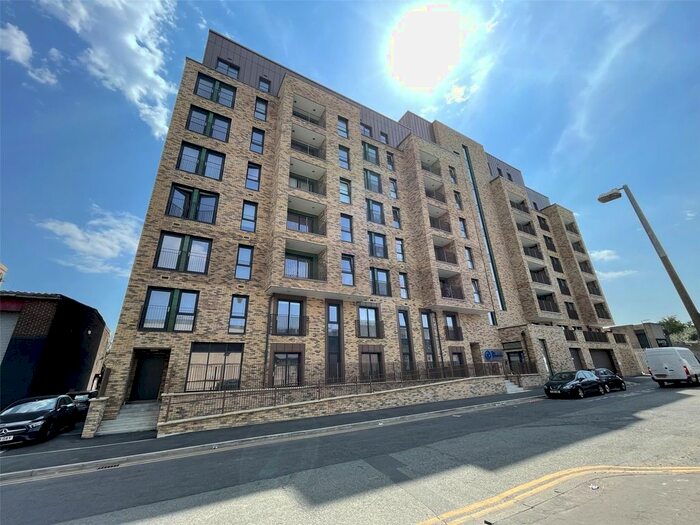 3 Bedroom Flat To Rent In Waterhouse, Worrall St, Salford, M5