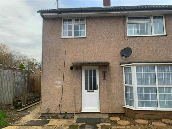 1 Bedroom Studio To Rent In Carlton Close, Aylesbury, HP19