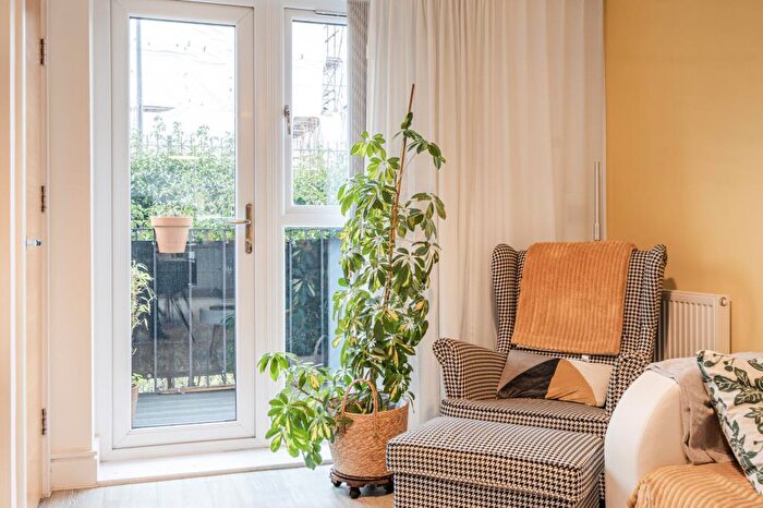 1 Bedroom Flat For Sale In High Wycombe, Town Centre, Buckinghamshire, HP11