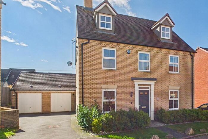 5 Bedroom Detached House For Sale In Heron Road, Leighton Buzzard, LU7