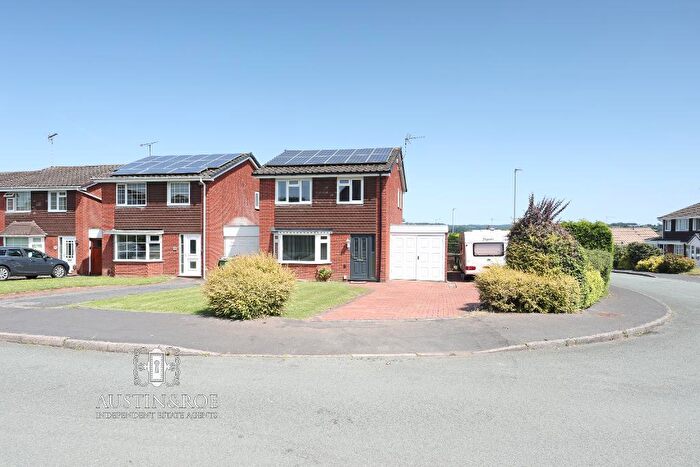 3 Bedroom Link Detached House For Sale In Crestwood Drive, Stone, Staffs, ST15