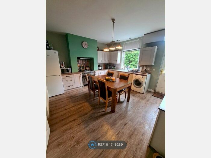 2 Bedroom Terraced House To Rent In Canal Lane, Wakefield, WF3