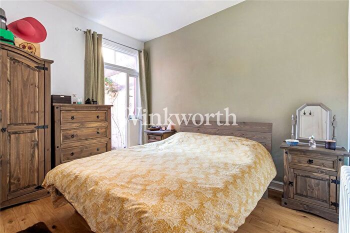 2 Bedroom Flat For Sale In Handsworth Road, Tottenham, London, N17