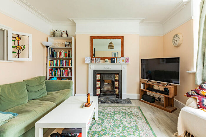 2 Bedroom Flat For Sale In Garden Flat, Cotham Brow, Cotham, Bristol, BS6