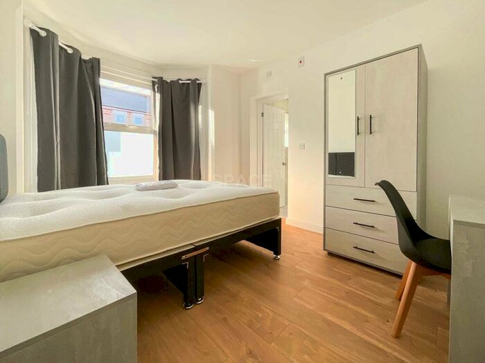 5 Bedroom End Of Terrace House To Rent In St Edwards Road, Earley, Reading, Berkshire, RG6