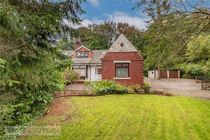 4 Bedroom Semi-Detached House For Sale In Church Road, Uppermill, Saddleworth, OL3