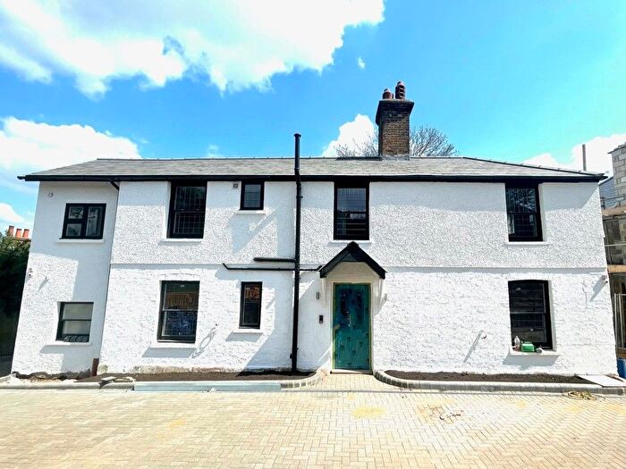 2 Bedroom Flat To Rent In Elms Lane, Wembley, HA0