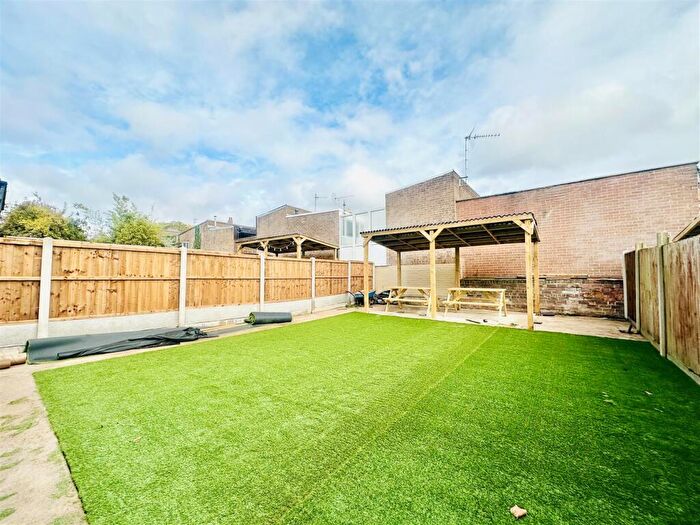 8 Bedroom House To Rent In Harlaxton Drive, Nottingham, NG7