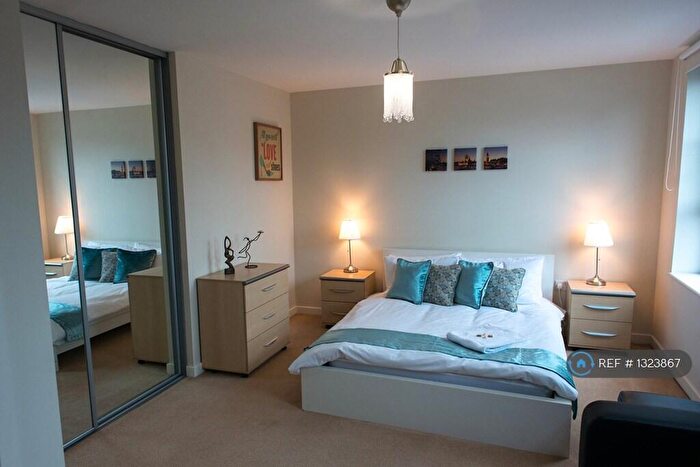 2 Bedroom Flat To Rent In Commercial Road, London, E14