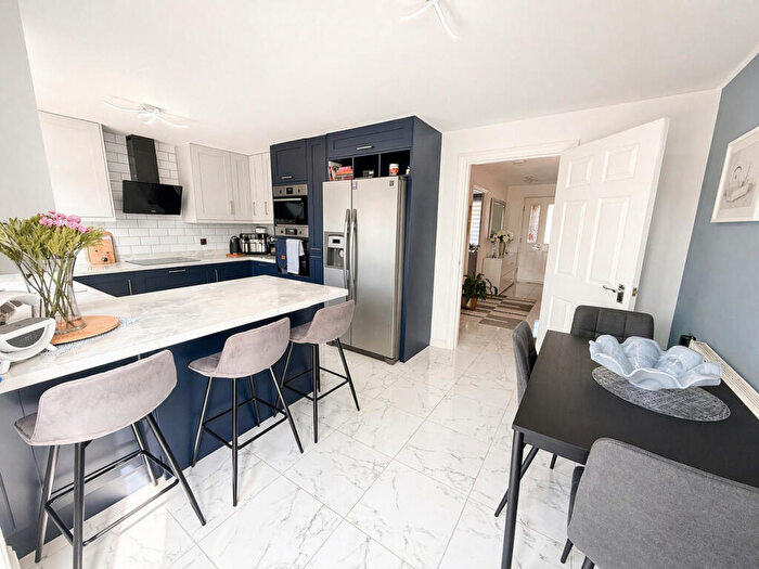 5 Bedroom Town House For Sale In Silbury Mews, Swindon, SN25