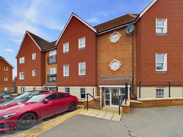 2 Bedroom Flat For Sale In Webber Street, Horley, RH6