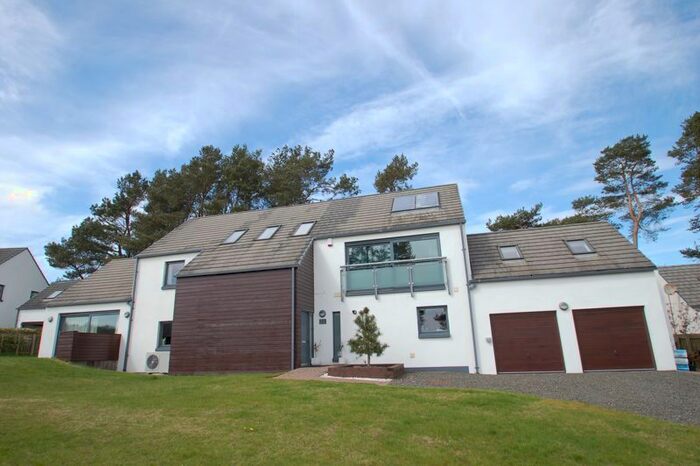 4 Bedroom Detached House For Sale In River View, Lanark, ML11