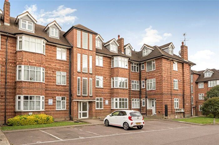 2 Bedroom Apartment For Sale In Oakleigh Road North, London, N20