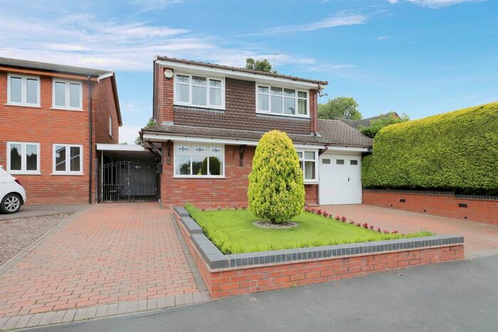 4 Bedroom Detached House For Sale In Church Road, Shareshill, Wolverhampton, WV10