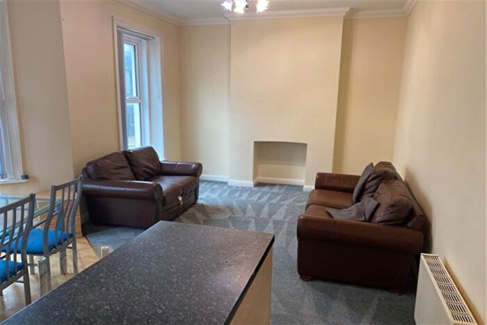 2 Bedroom Flat To Rent In Bedroom Flat In Bournemouth, BH1