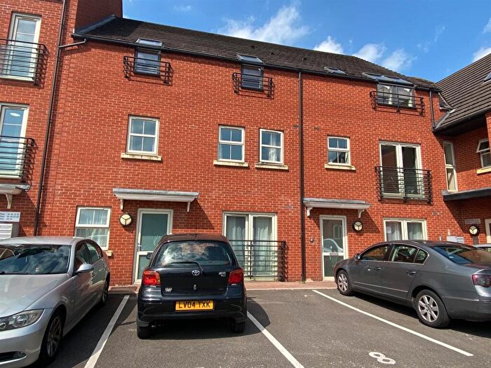 2 Bedroom Flat For Sale In Friars Mews, Wesleyan Court, Lincoln, LN2