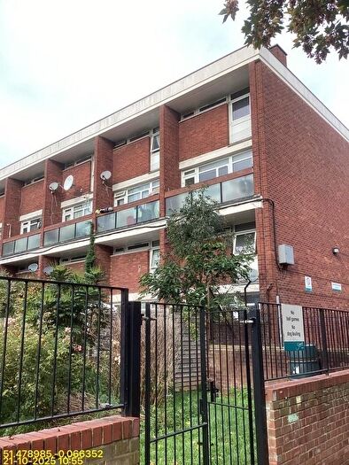 2 Bedroom Flat For Sale In Lympstone Gardens, London, SE15