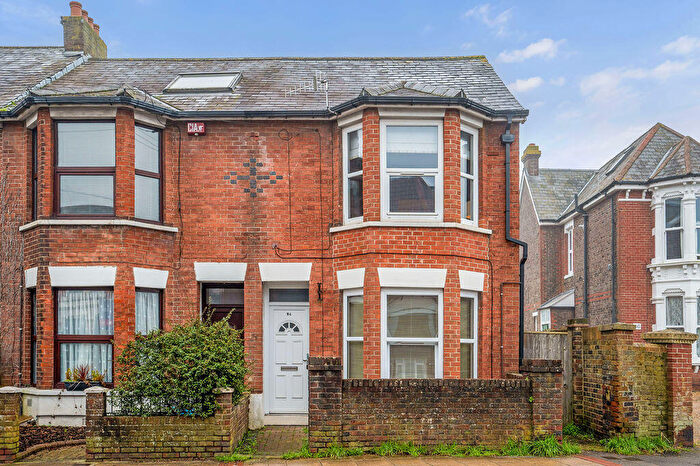 2 Bedroom Flat For Sale In North Street, Emsworth, PO10