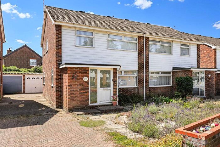 3 Bedroom Semi-Detached House For Sale In Brownlow Road, Cambridge, CB4