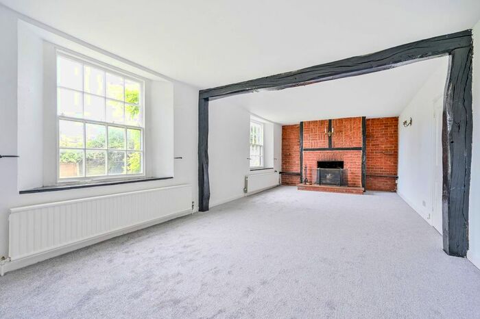 5 Bedroom Property To Rent In High Street, Chobham, GU24