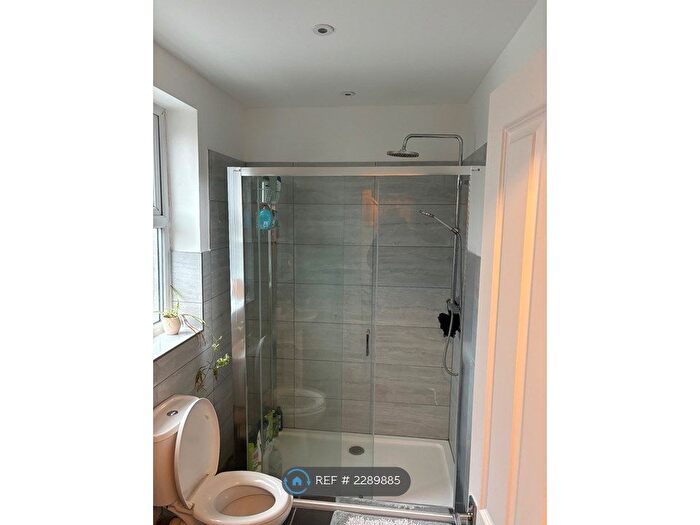 2 Bedroom Flat To Rent In Cavendish Road, London, SW12