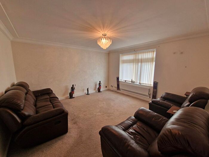 2 Bedroom Flat To Rent In Denham Close, Luton, LU3