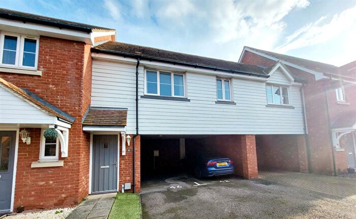 2 Bedroom Coach House To Rent In Eglington Drive, Wainscott, Rochester, ME3