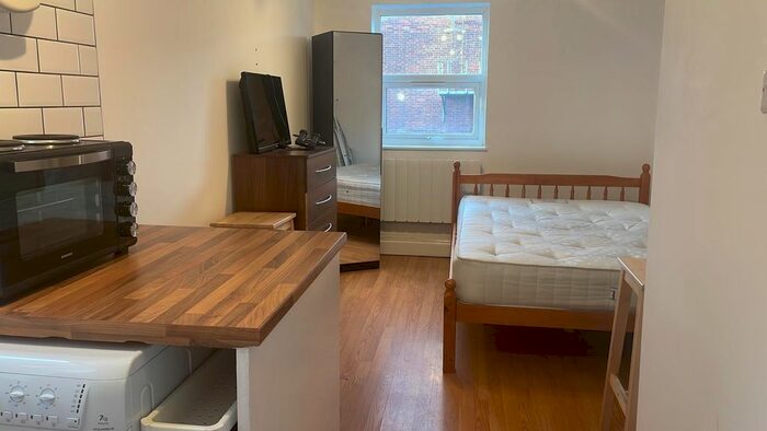 Studio To Rent In Fairbridge Road, London, N19