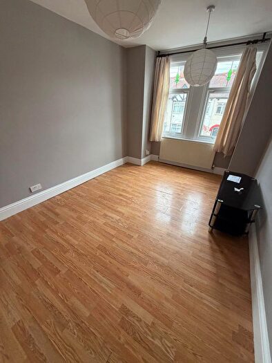 1 Bedroom Flat To Rent In Fernlea Road, Mitcham, CR4